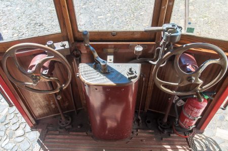Historische Straßenbahn im Museo de Carris, Lissabon, Juli 2017