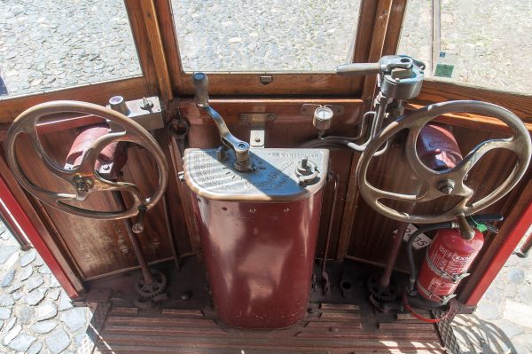 Historische Straßenbahn im Museo de Carris, Lissabon, Juli 2017